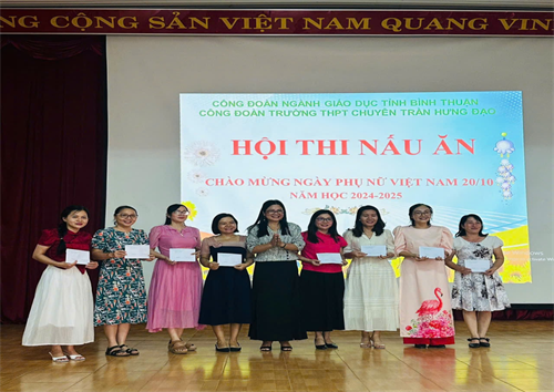 Ban Nữ công CĐCS Trường THPT chuyên Trần Hưng Đạo tổ chức hoạt động kỷ niệm  ngày 20/10